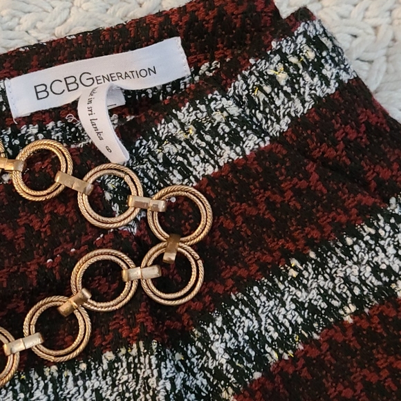 BCBG GENERATION SIZE 6 MULTI SHORTS - Picture 14 of 16